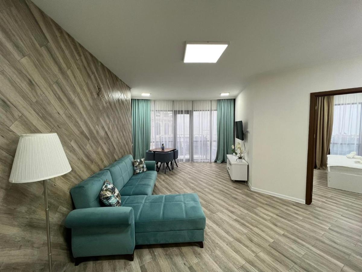 Holiday Lux Sea Towers Μπατούμι Εξωτερικό φωτογραφία