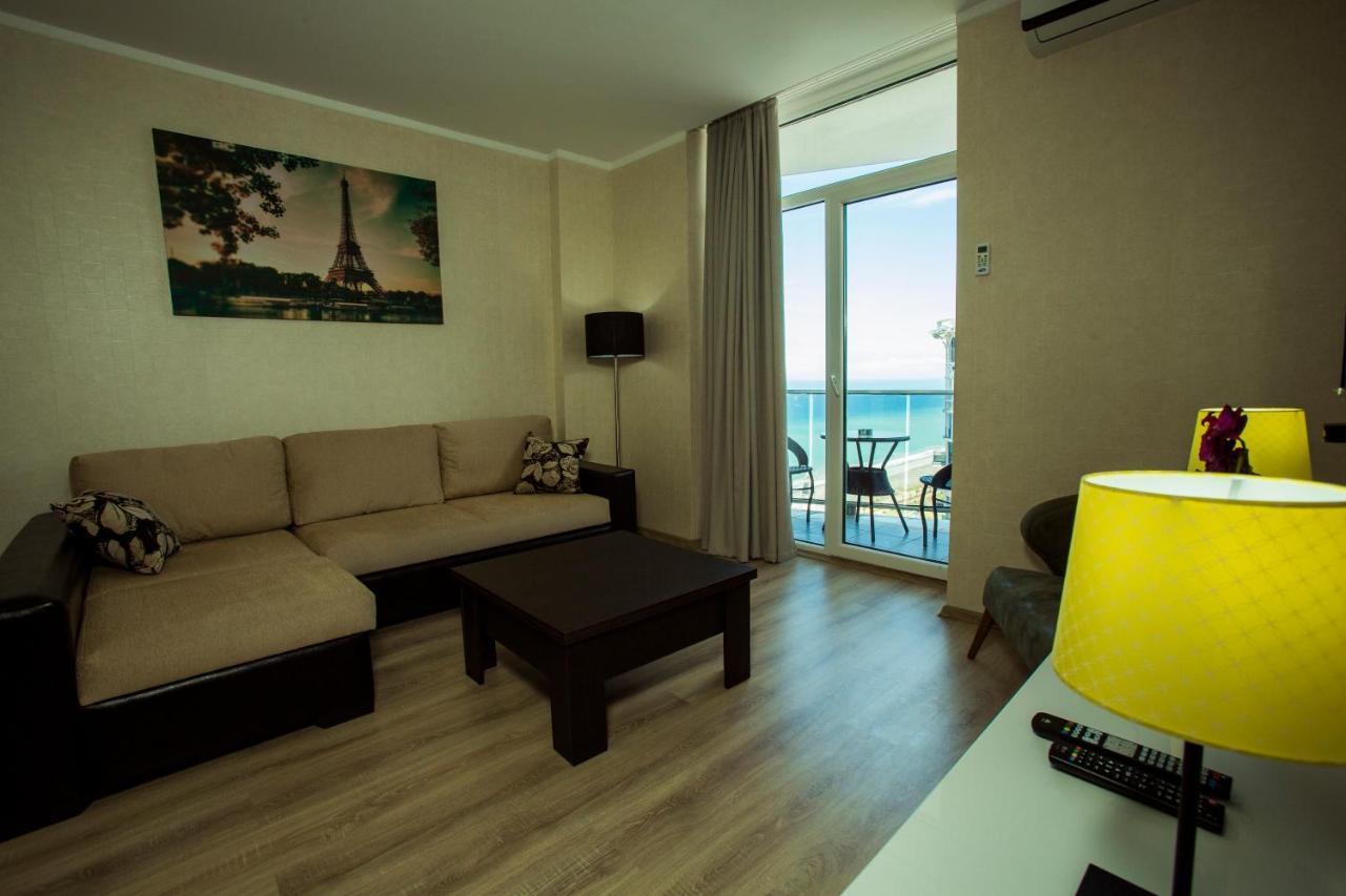 Holiday Lux Sea Towers Μπατούμι Εξωτερικό φωτογραφία