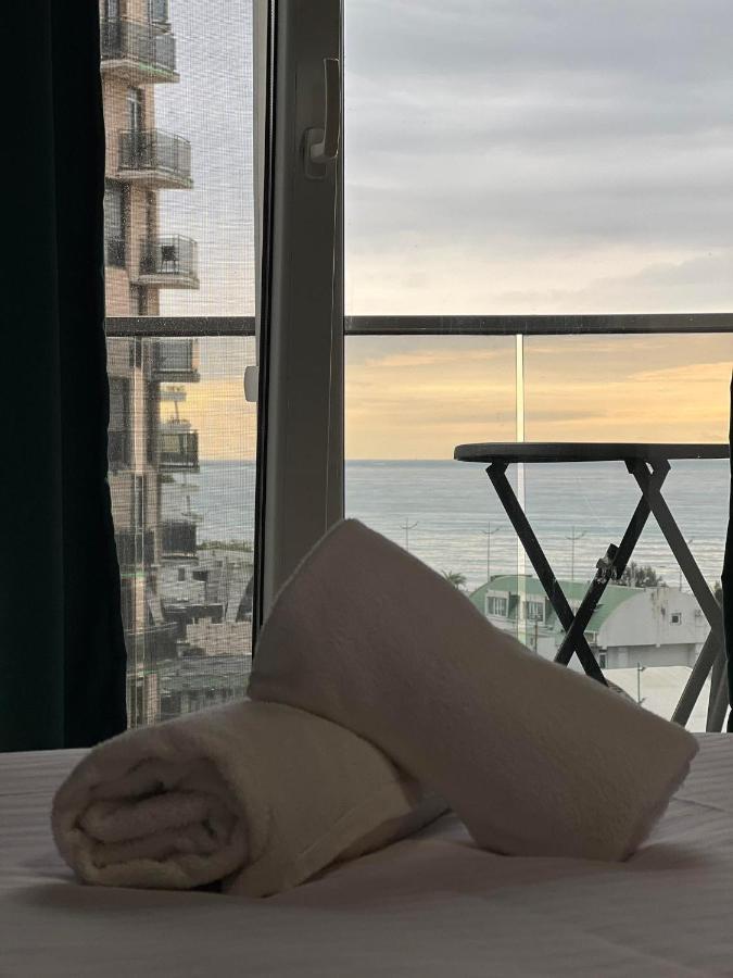 Holiday Lux Sea Towers Μπατούμι Εξωτερικό φωτογραφία
