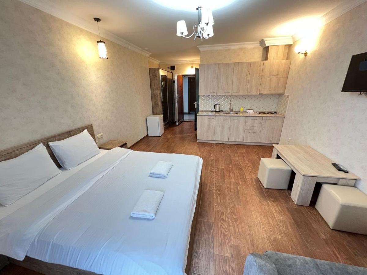 Holiday Lux Sea Towers Μπατούμι Εξωτερικό φωτογραφία