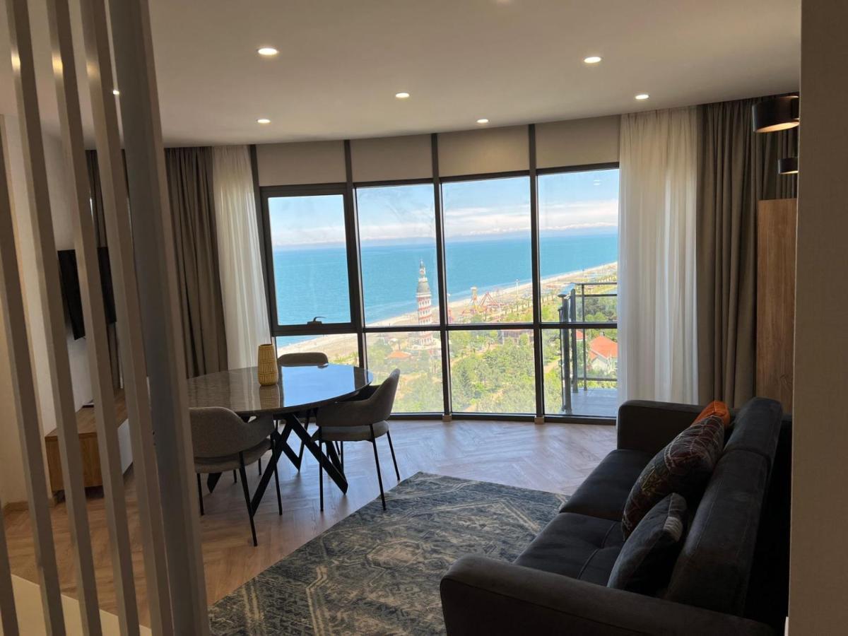 Holiday Lux Sea Towers Μπατούμι Εξωτερικό φωτογραφία